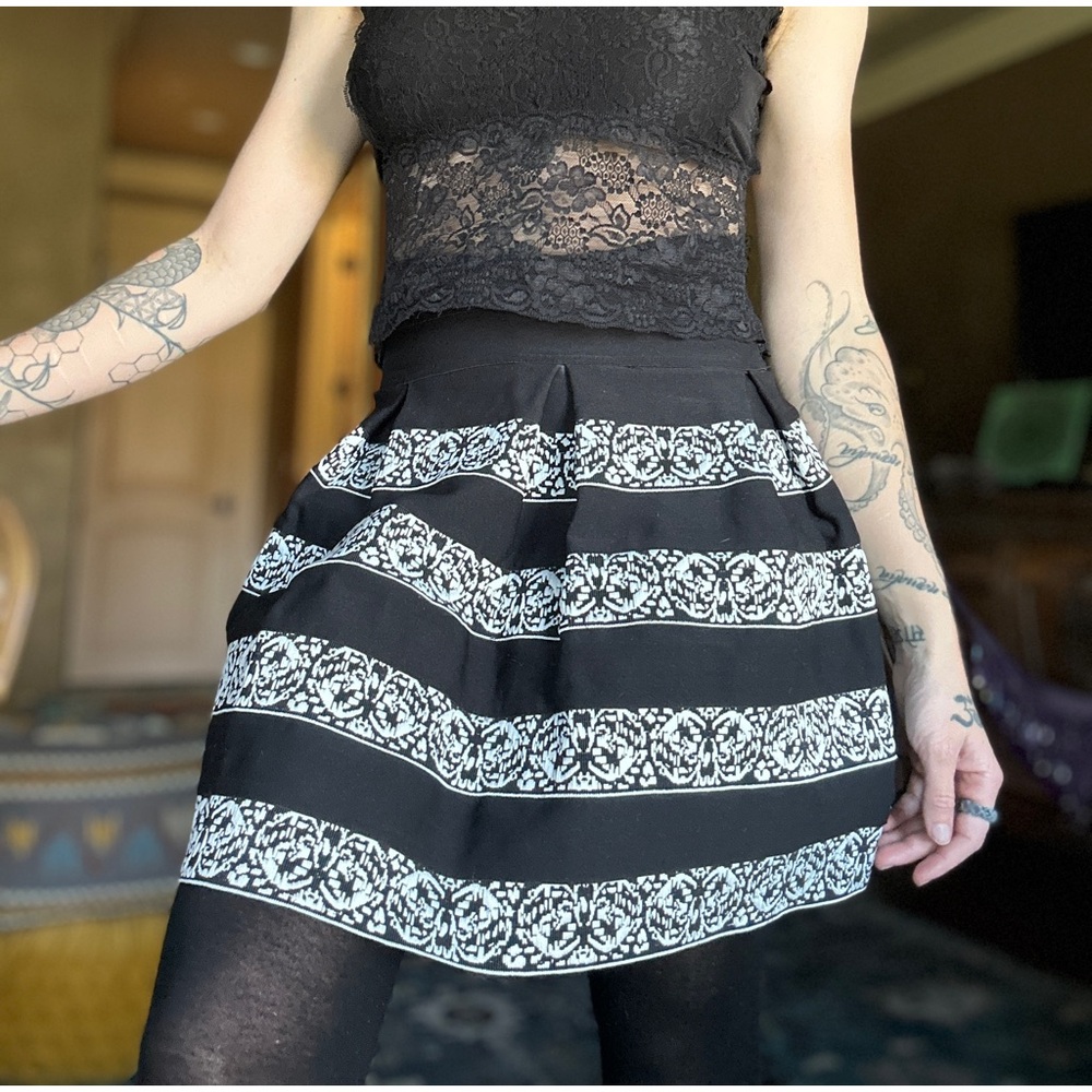 Adorable Black & White Skirt - Picture 2 of 8